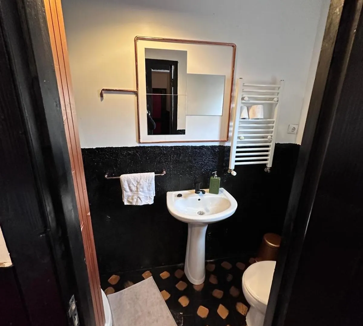 Central Fancy Apartment Бухарест